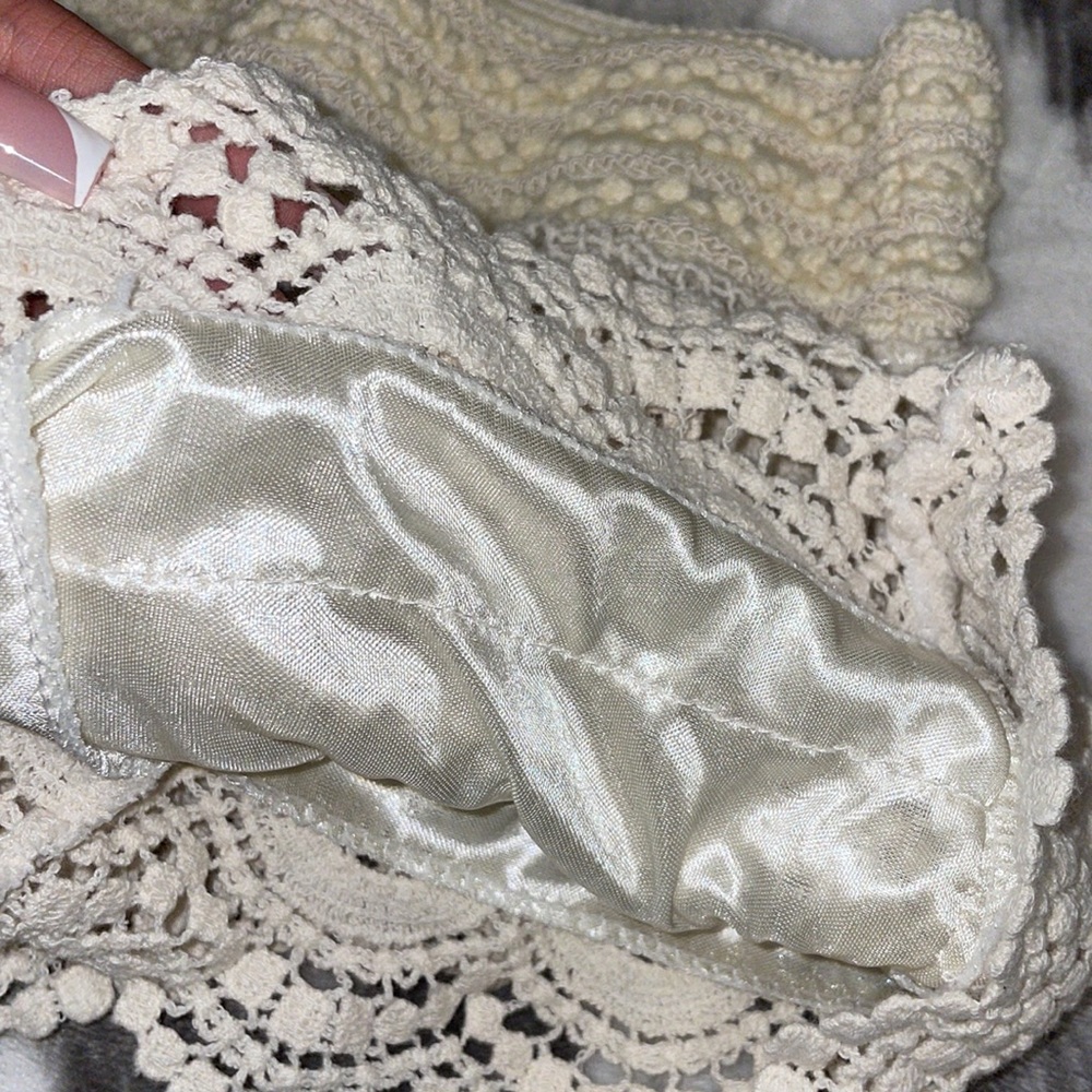 Cream Lace Shorts - Picture 4 of 4